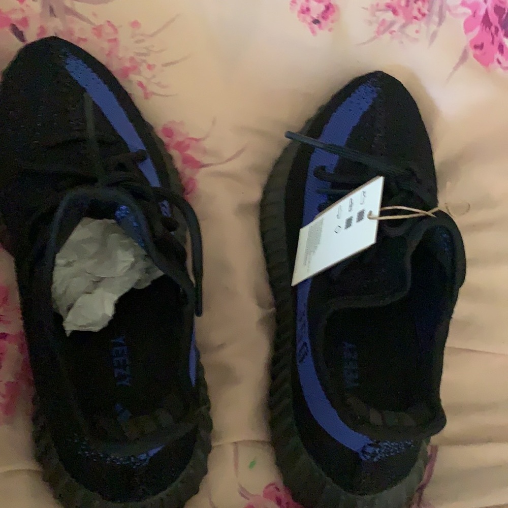 YEEZY 350 SIZE 8 BLUE /BLACK JUST DROP HOT PICK ONLY $$β€οΈππβ€οΈπππ₯°π€ - Picture 9 of 16